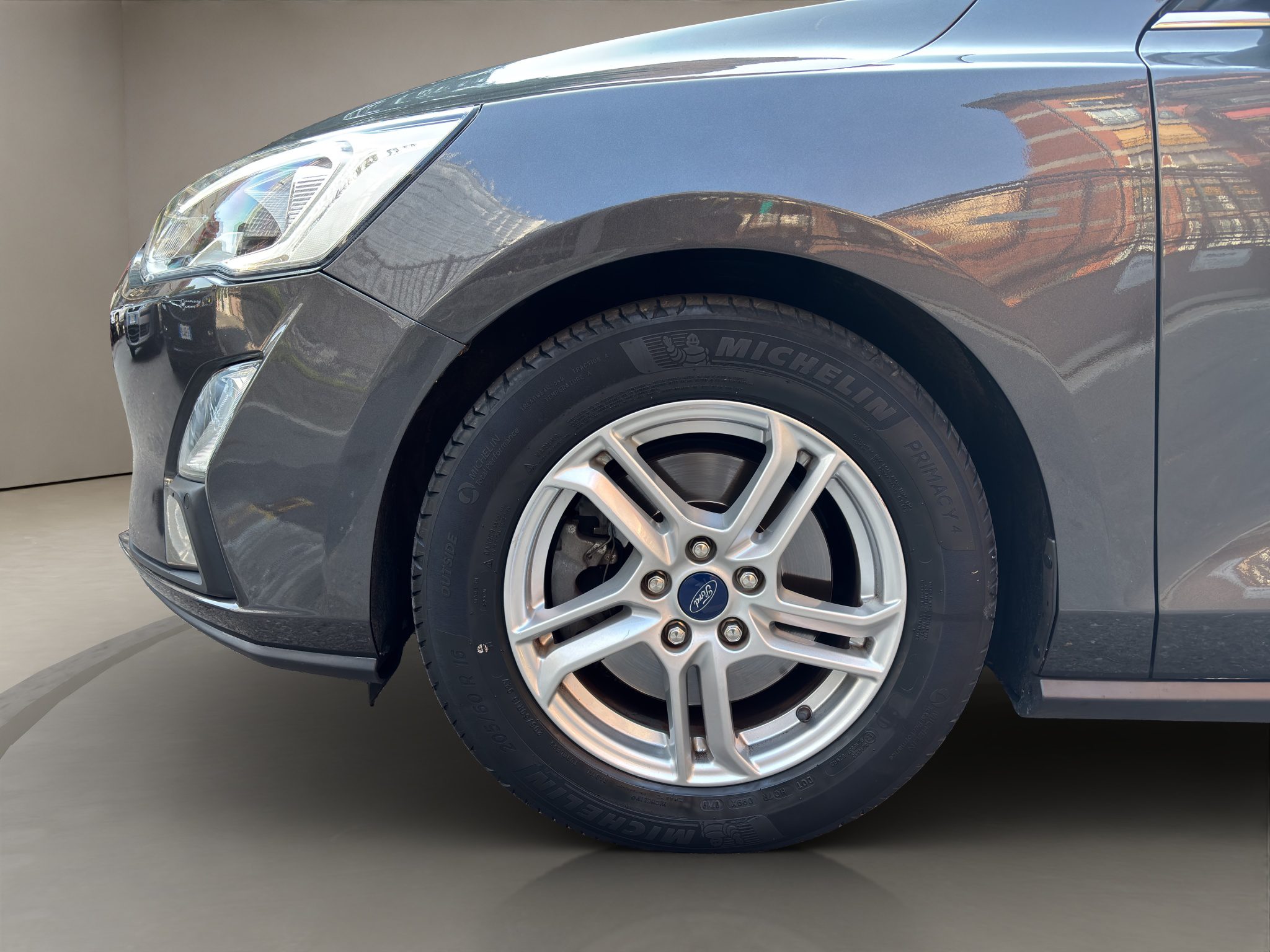 FORDFOCUSSWBENZ_18_converted